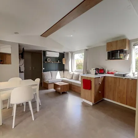 Mobilhome Le Nid Douillet Holiday home *