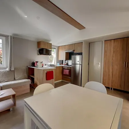 Mobilhome Le Nid Douillet Holiday home *